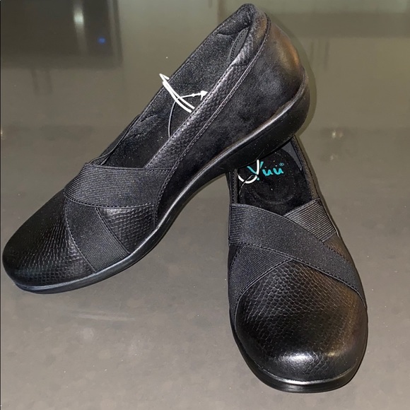 Yuu Shoes New Yuu Womens Darling Slipon Shoe In Black Poshmark